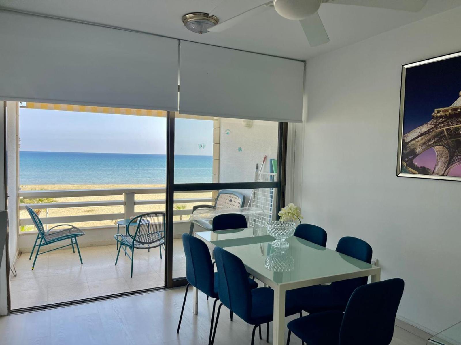 Sea View Suite In Makenzy Lárnaca Exterior foto