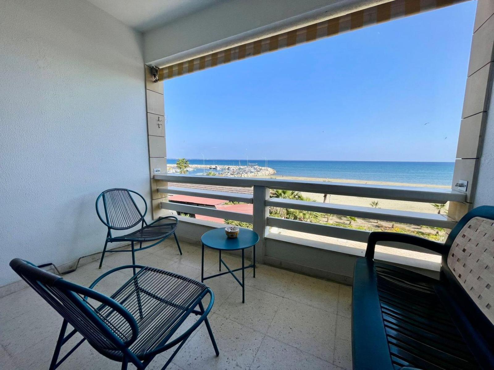 Sea View Suite In Makenzy Lárnaca Exterior foto