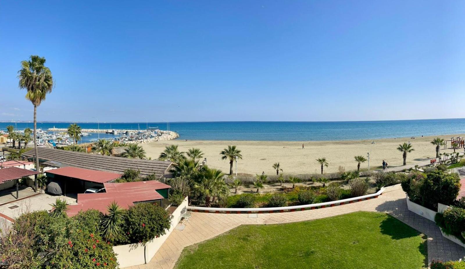 Sea View Suite In Makenzy Lárnaca Exterior foto