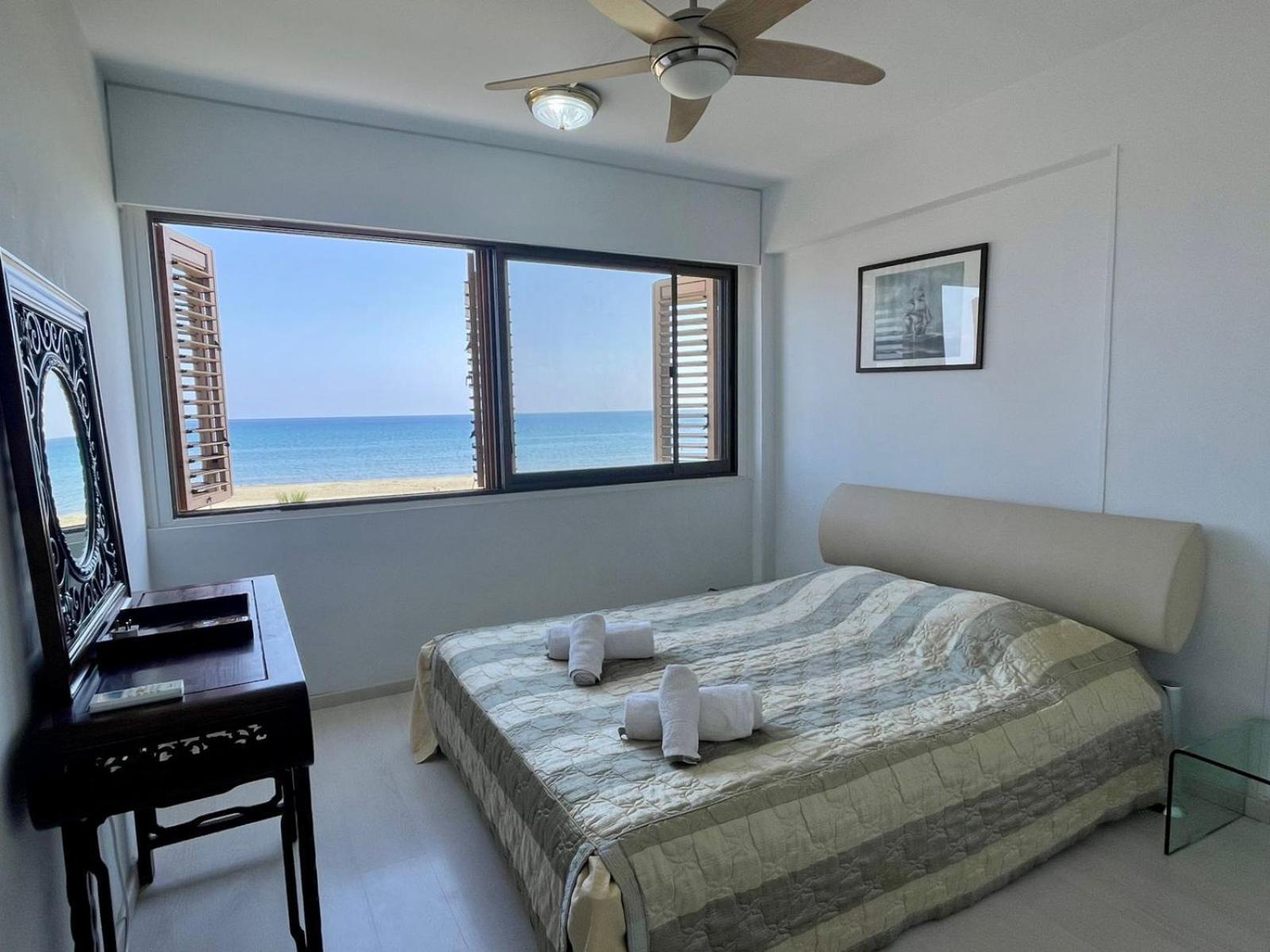 Sea View Suite In Makenzy Lárnaca Exterior foto
